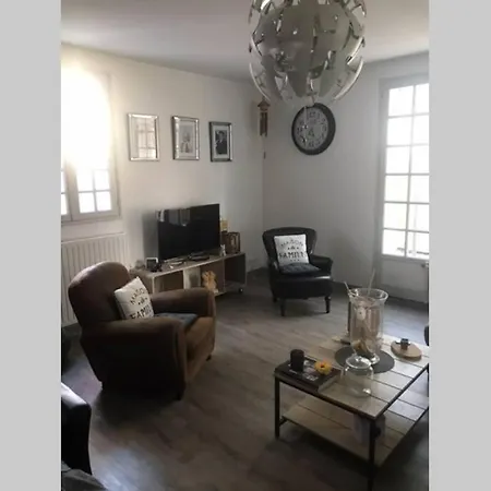 Appartement Avec Petit Jardin *