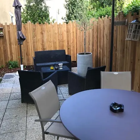 Appartement Avec Petit Jardin Apartamento *